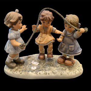 Hummel BH 231 “Jump for Joy”. 3 girls playing jump rope. Gorgeous Mint